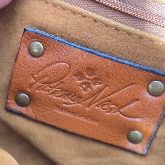 Patricia Nash Baku Brown Leather Crossbody/Wristlet - Adjustable Strap NWOT - Picture 3 of 10